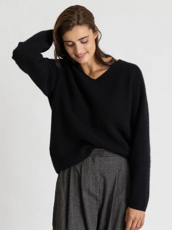 Wardrobe Refresh Cashmere sweater "Maya" - black