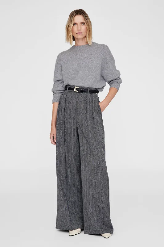 Elevated Style Lee Crew Sweater - Medium Heather Grey